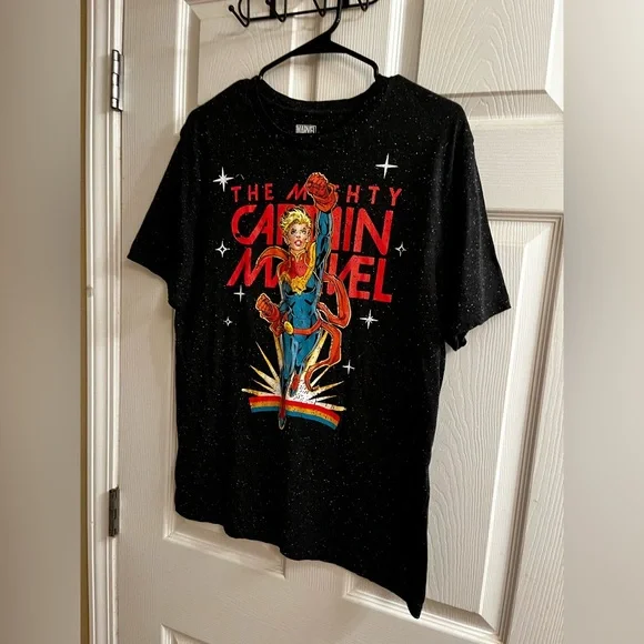 MARVEL~CAPTAIN MARVEL~Black T-Shirt with WHITE FLECKS~NWOT~LG - Picture 3 of 7